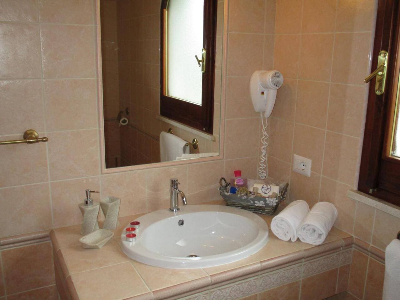 Foto 9 von 17: Double or Twin Room with Private Bathroom