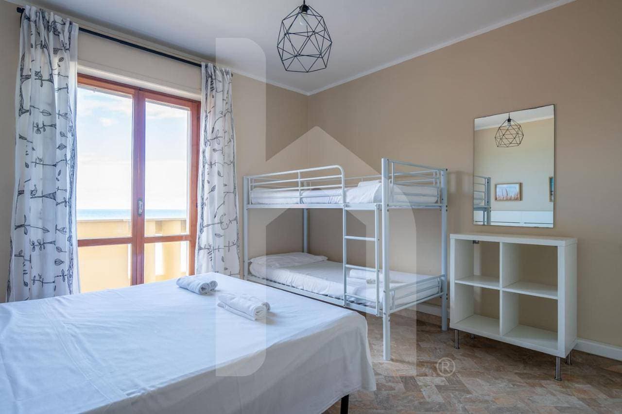 Foto 10 von 27: Two-Bedroom Apartment with Balcony and Sea View
