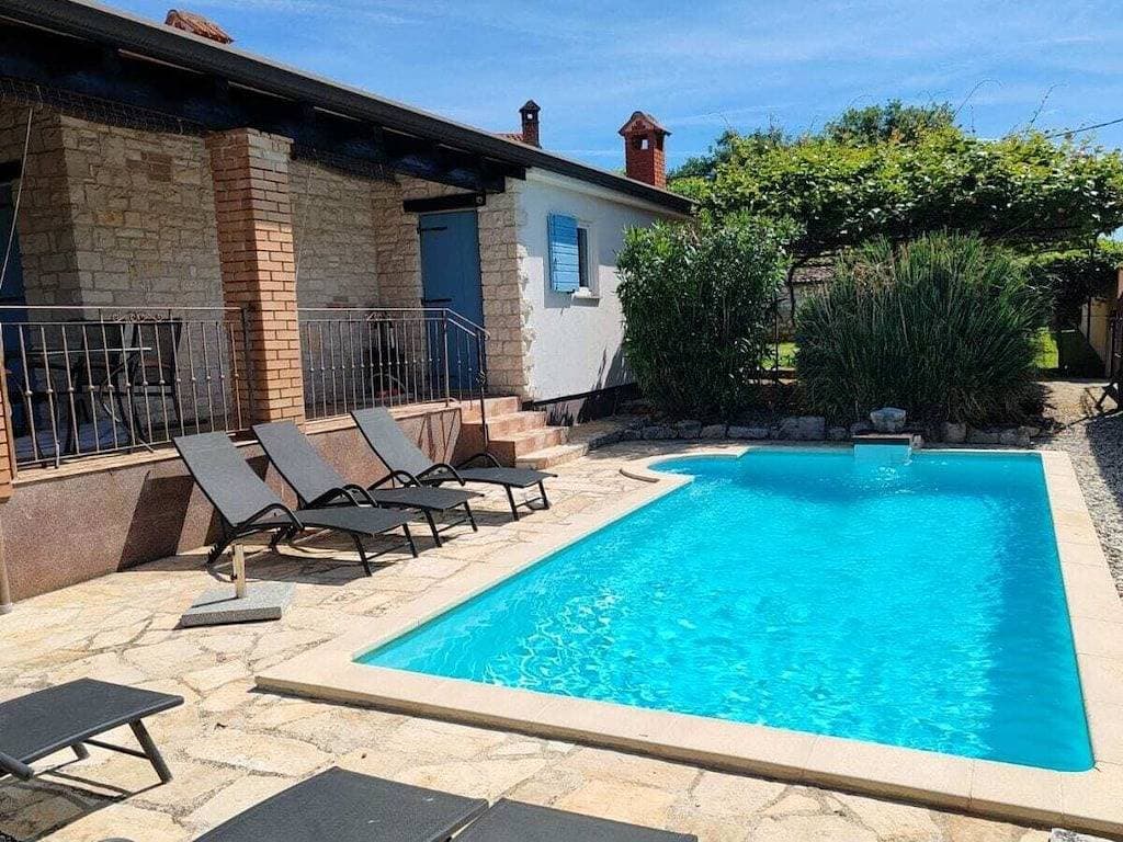 Foto 5 von 51: Ferienhaus in Porec mit Schwimmbecken