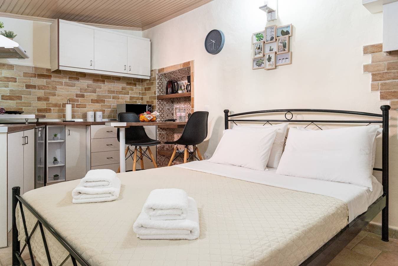 Foto 4 von 25: Studio-Apartment 'Purity' mit gemeinsamer Terrasse, WLAN und Klimaanlage