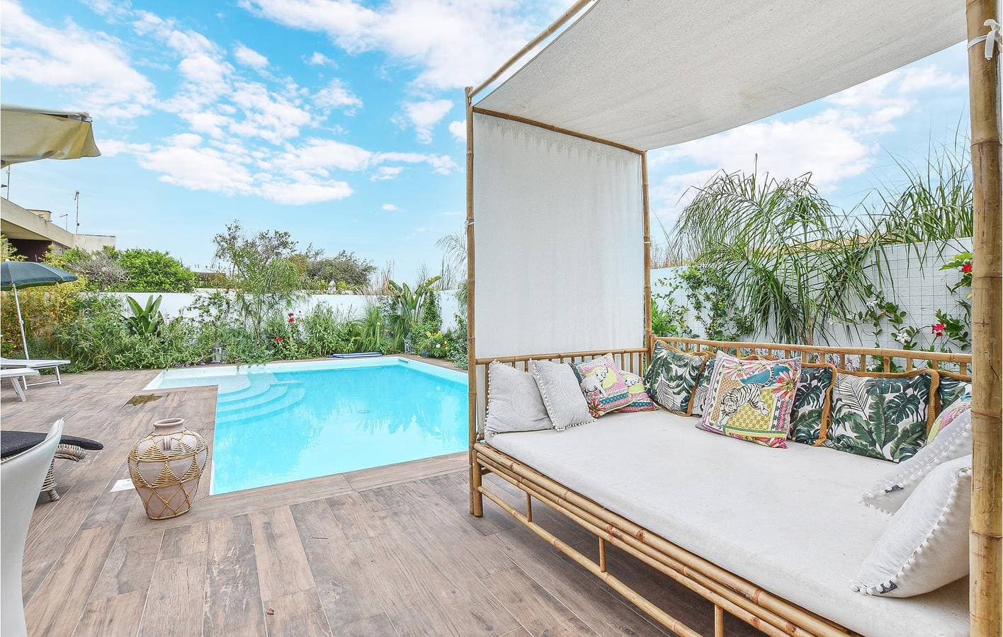 Foto 5 von 27: Rückzugsort am Strand mit Pool und Parkplatz
