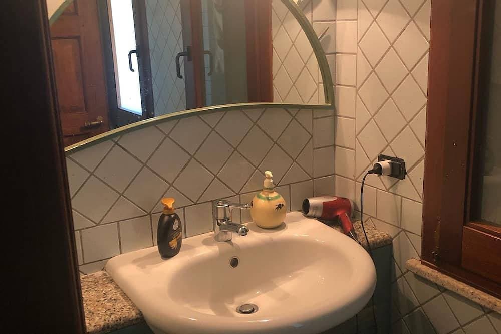 Foto 10 von 30: Villa Bibi with swimming pool, three doubles, garden, private beach.