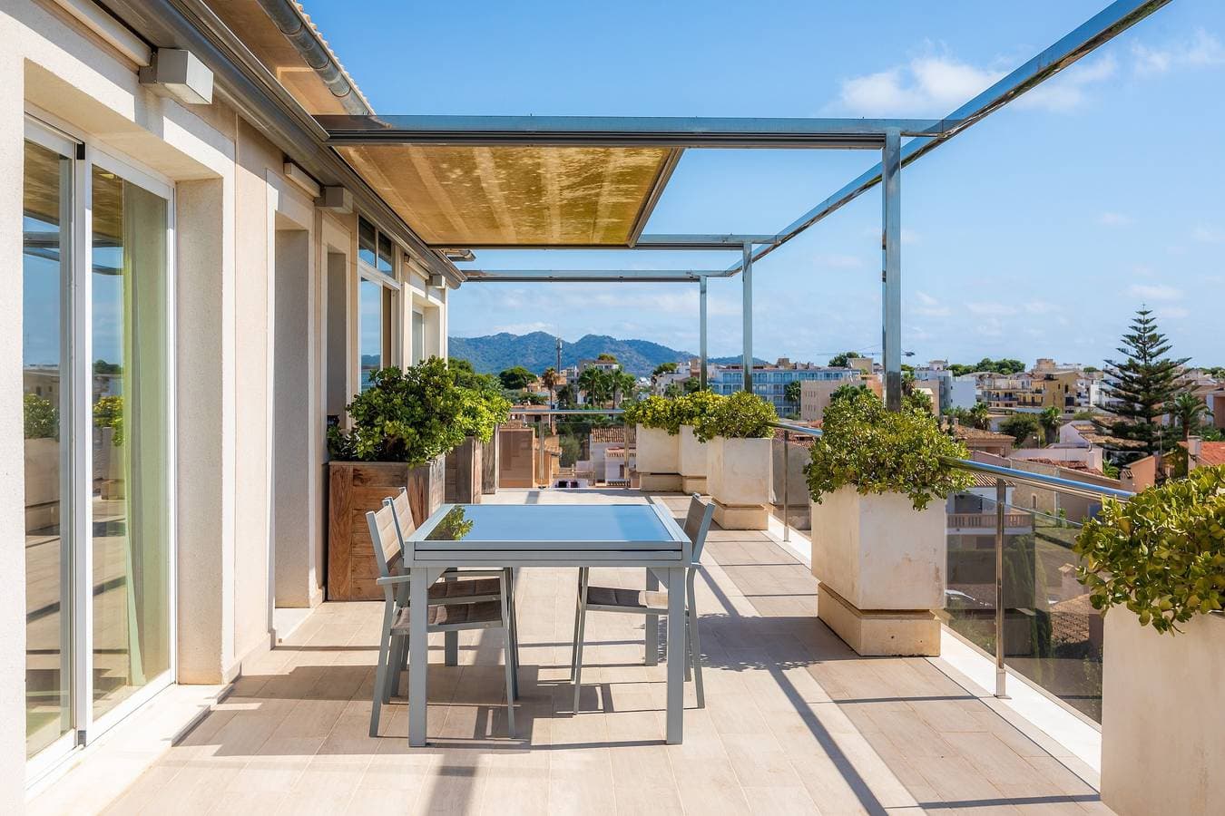 Foto 5 von 25: Unglaubliches Penthouse mit atemberaubender Aussicht auf das Meer und die Berge.