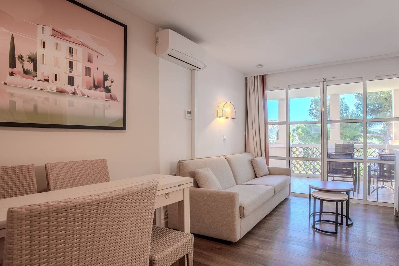 Foto 5 von 32: Einzimmerapartment 'Cap Esterel' mit Bergblick, Gemeinschaftspool und Klimaanlage