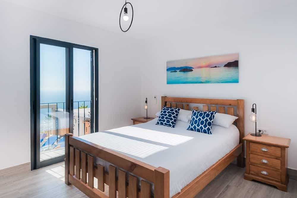 Foto 6 von 30: Blue Sea Villa. Calheta. Panoramablick auf das Meer. Ruhig. Klimaanlage. Parkplatz. W-Lan. Garten