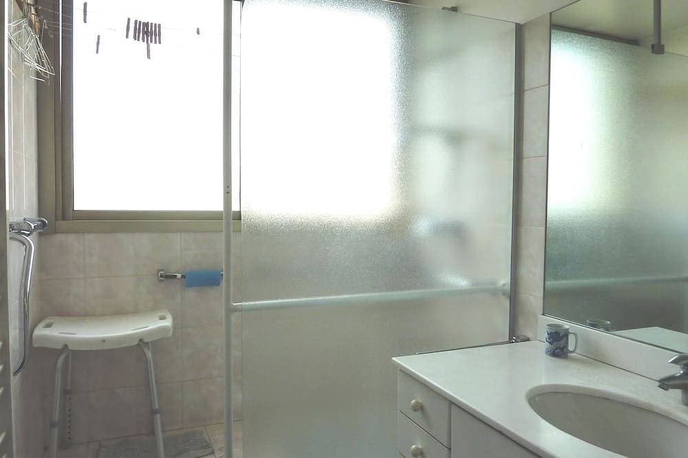 Foto 11 von 30: Renovierte Wohnung 2018; Balkon mit Blick aufs Meer, drei Zimmer (76m2), privater Park