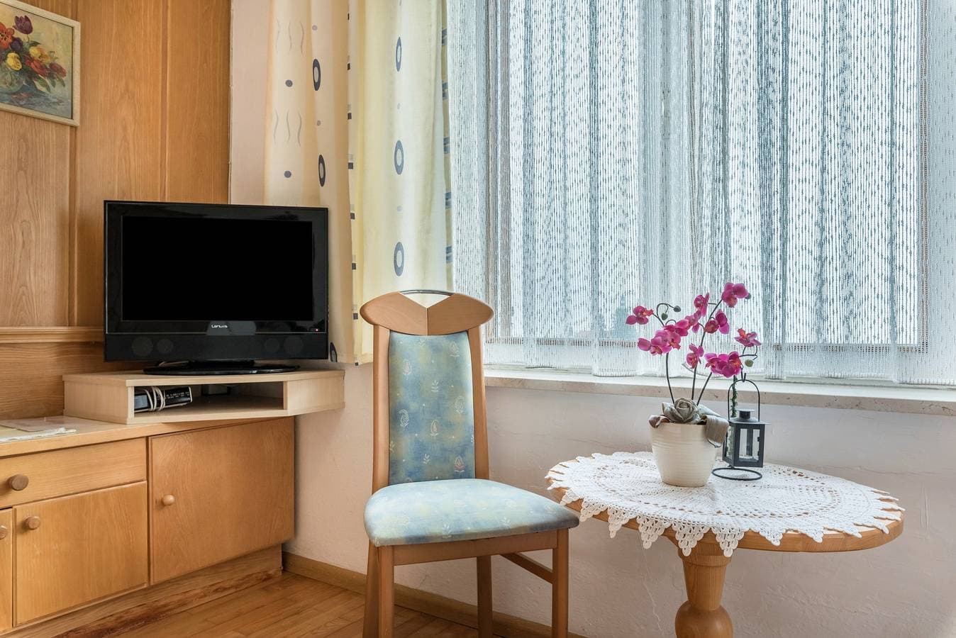 Foto 9 von 22: Ferienwohnung 'Adang Ferienwohnung Fernblick' mit Bergblick, Gemeinschaftsgarten und WLAN