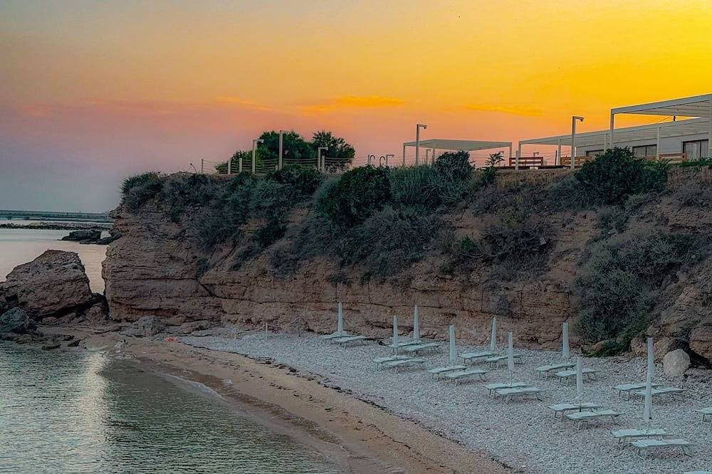 Foto 11 von 17: Romantic Seafront Villa with 900m² Terrace & Private Beaches | Italy