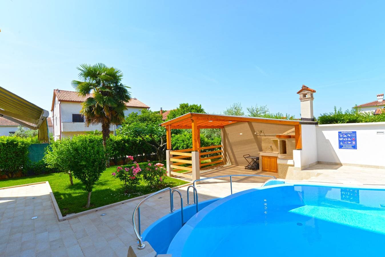 Foto 3 von 25: Ferienwohnung für 3 Personen mit Pool