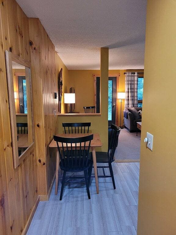Foto 5 von 15: Snowbrook: Ski in/out access with pool, hot-tub, and sauna for après ski!