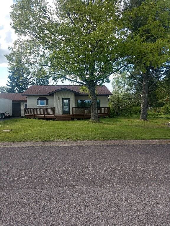 Beautiful, spacious 3 Br, 2Ba home, close to everything the Up has to offer! 1