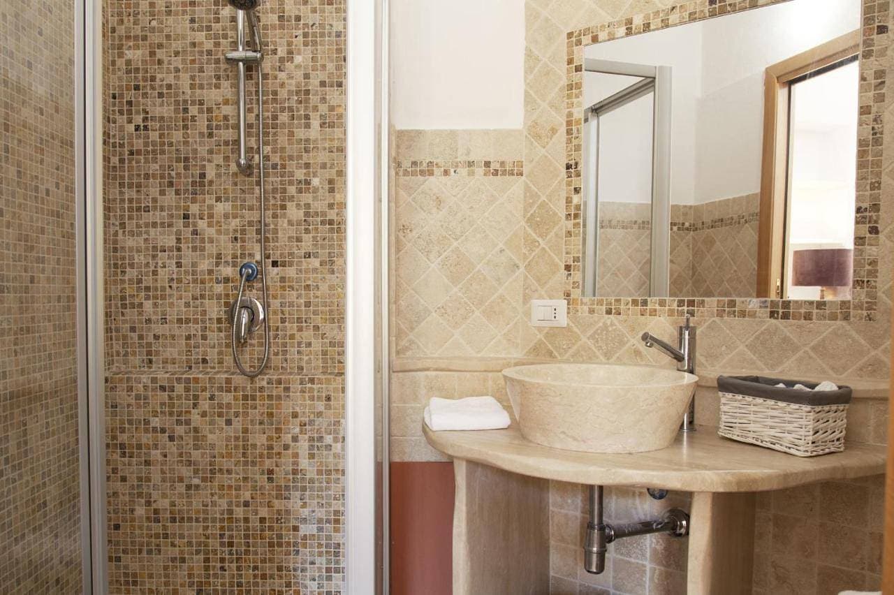 Foto 7 von 9: Double Room with Private Bathroom