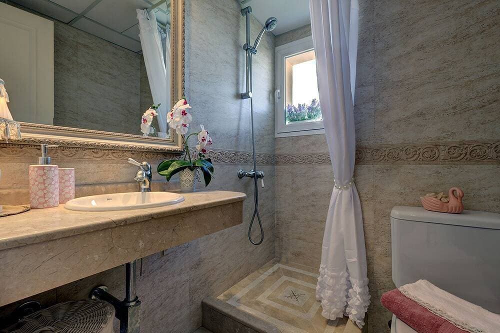 Foto 12 von 30: Apartment-Ensuite mit Bad