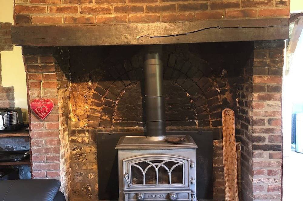 Foto 6 von 18: Renovated bread oven in pretty Normandy property