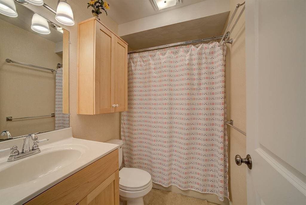 Foto 6 von 25: 3 Schlafzimmer, 3 Bäder Haus am Wasser mit herrlichem Blick auf das Wasser und jede Menge Annehmlichkeiten! Schläft 6
