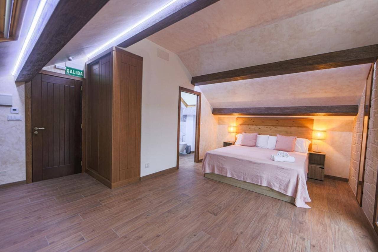 Foto 9 von 10: Double Room with Balcony (2 Adults + 1 Child)