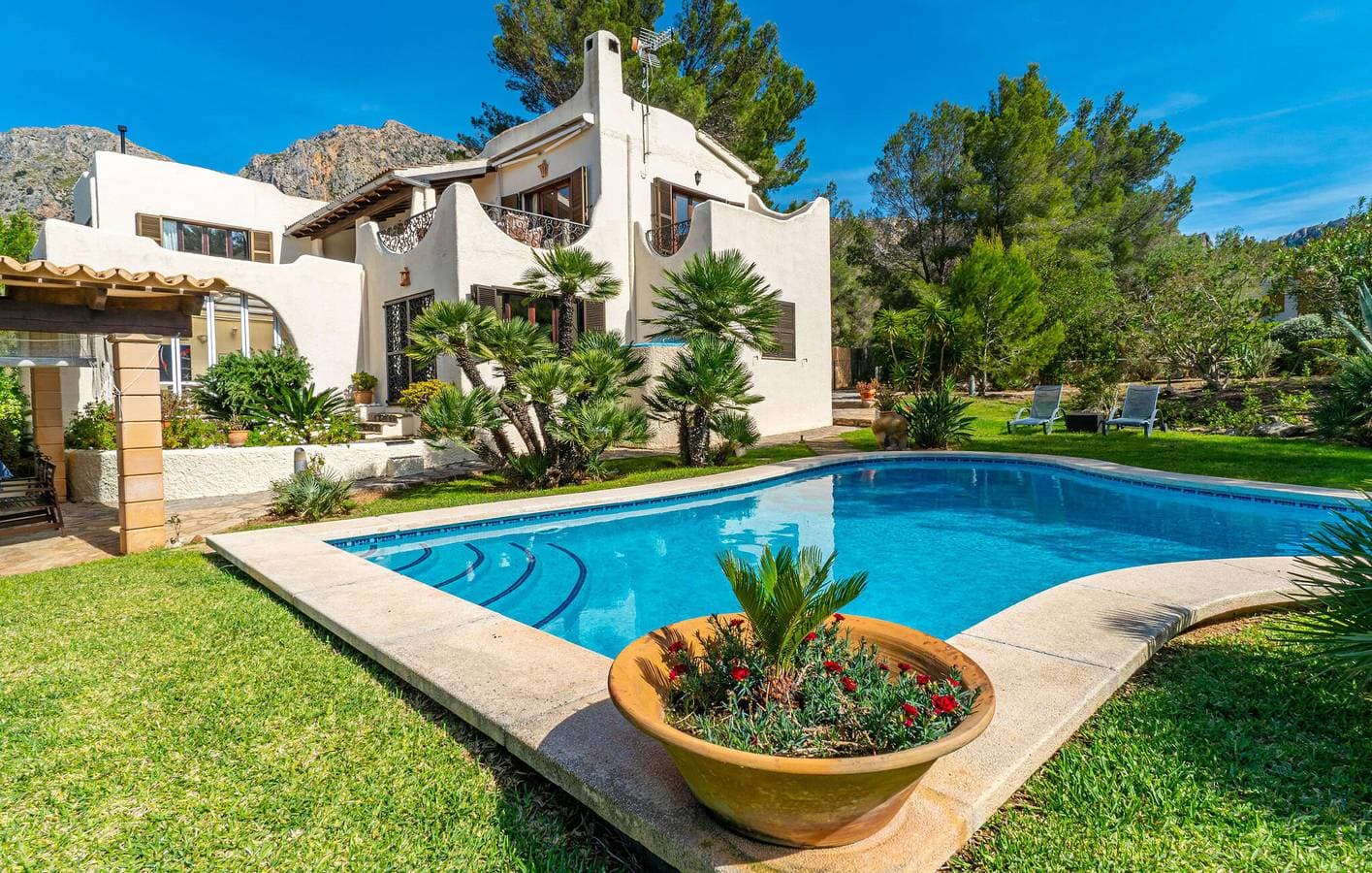 Foto 12 von 46: Meerblick-Paradies mit Pool, Terrasse und Grill