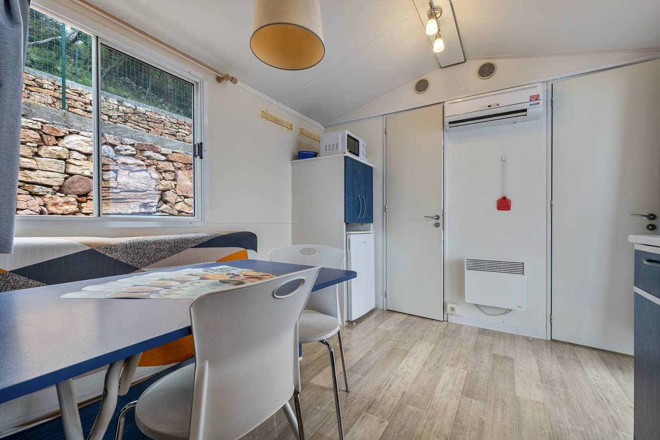 Foto 9 von 26: Mobilheim 'Genziana' mit Blick auf den See, Wi-Fi und Klimaanlage