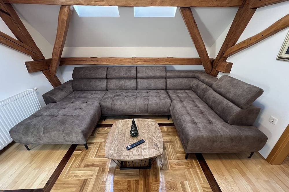 Foto 11 von 30: La Luna ⭐⭐⭐⭐⭐ Rustic Deluxe Apartment with Pool & Jacuzzi Bikes and Parking
