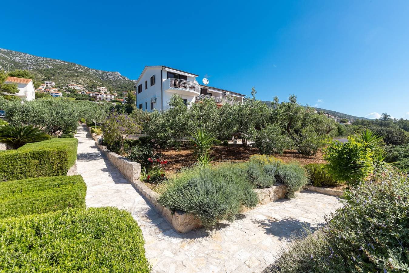 Foto 10 von 44: 1-Zimmer-Ferienwohnung am Strand Zavala, Hvar A-553-a