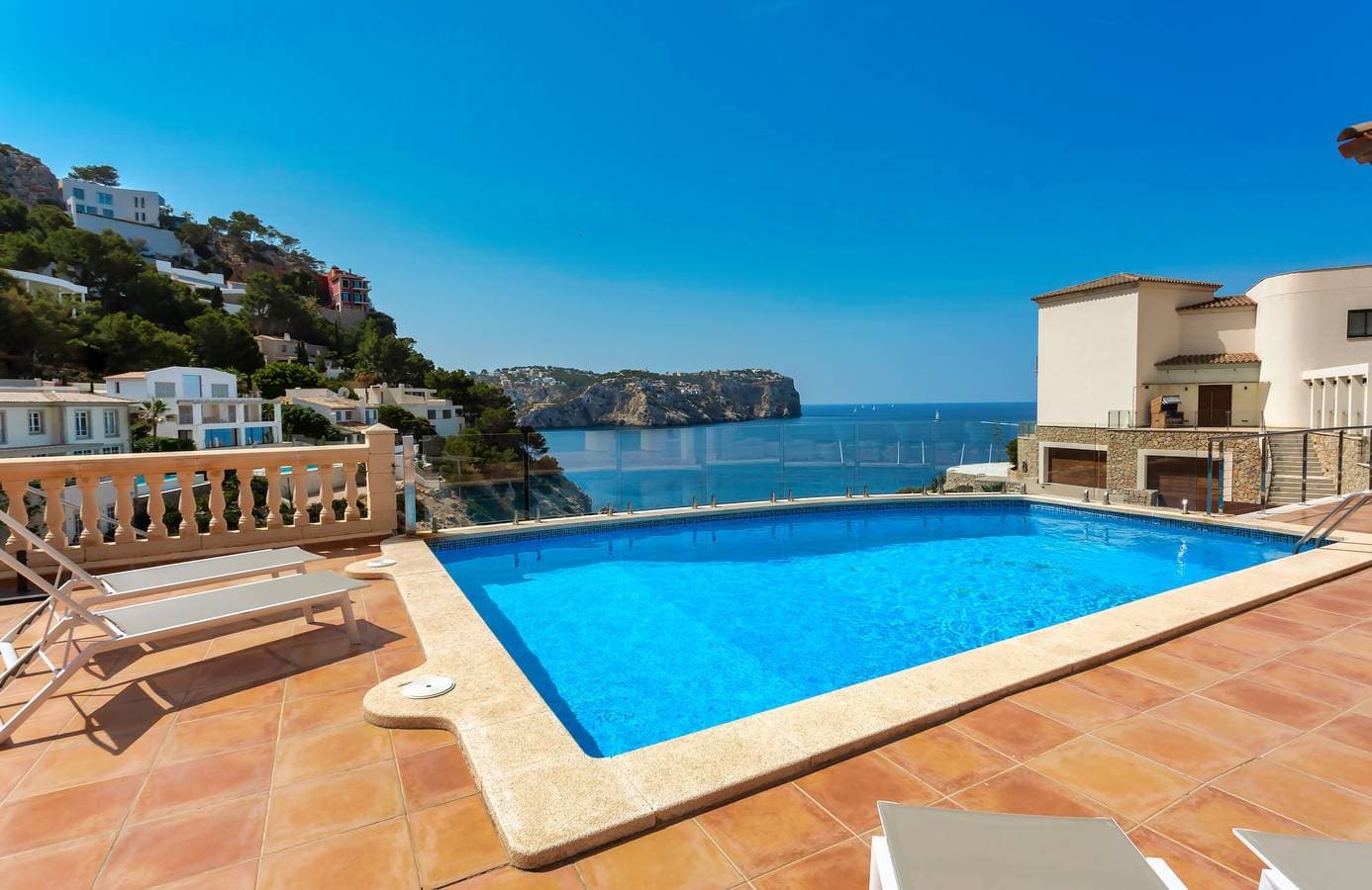 Foto 3 von 24: Villa 'Cala Moragues' mit Pool und Meerblick