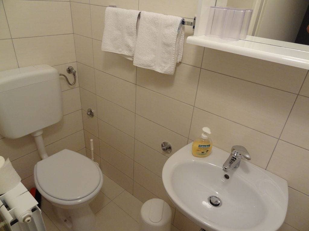 Foto 9 von 13: 2-Zimmer-Ferienwohnung mit Terrasse und Meerblick Rab A-16359-a