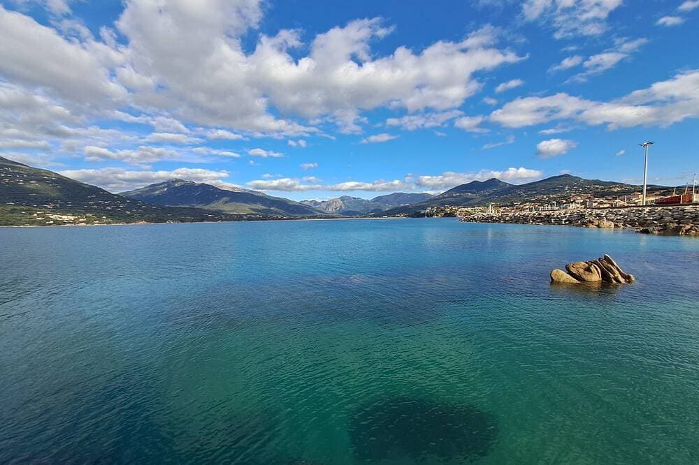 Foto 13 von 18: Joli Studio Avec vue Panoramique sur la mer à 5 mn de la Plage et de Propriano