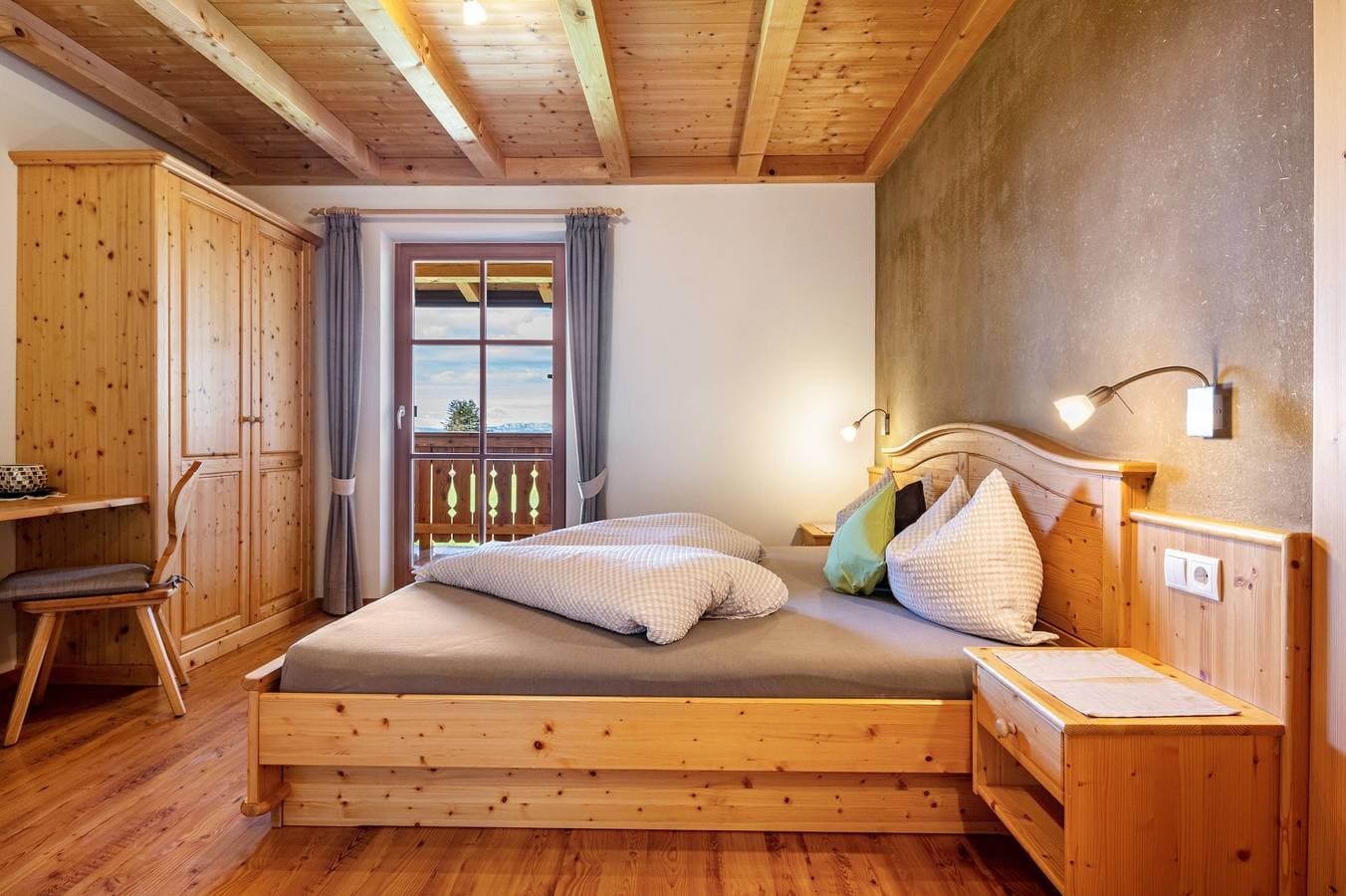 Foto 10 von 35: Ferienwohnung 'Ronsolhof Santner' mit Bergblick, Gemeinschaftsgarten und WLAN