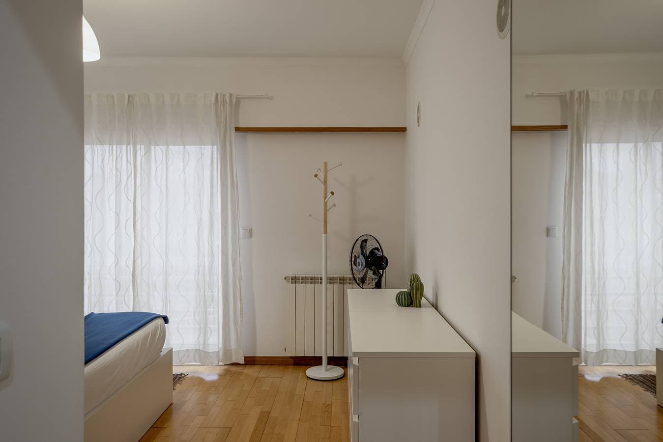 Foto 5 von 30: Carcavelos Bright & Modern Apartment