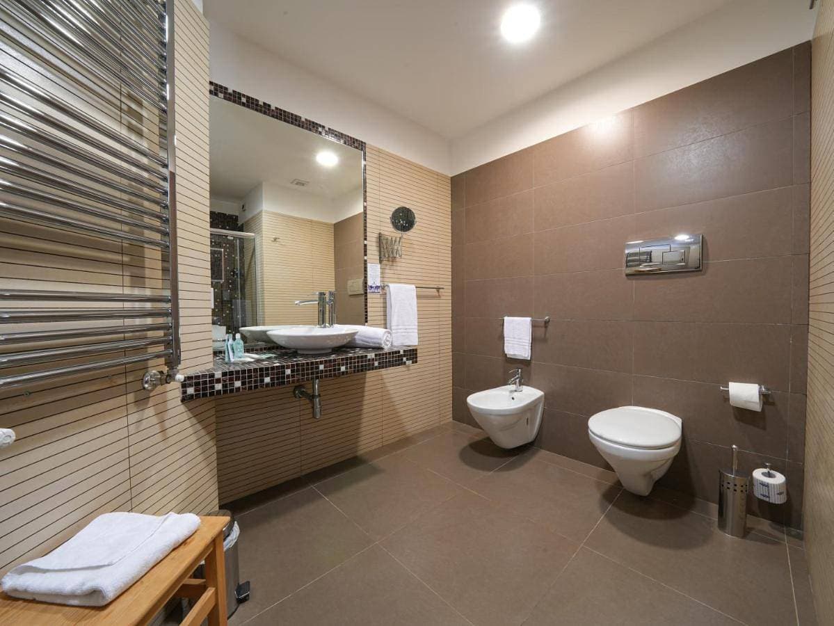 Foto 4 von 8: Family Room (2 Adults + 1 Child)