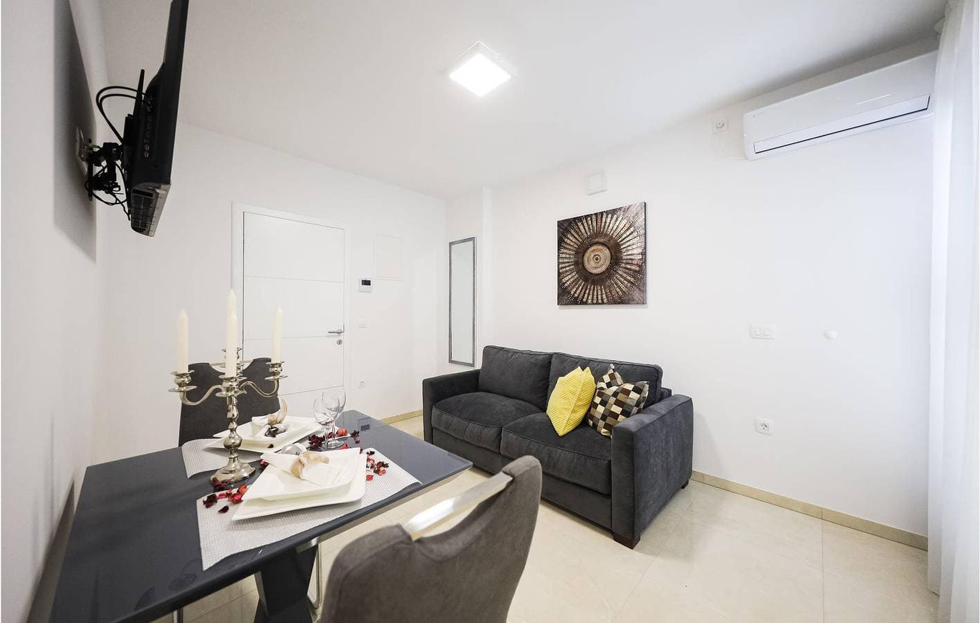 Foto 11 von 26: Terrassenapartment am Pool mit Wi-Fi, AC, Parkplatz - 1,5km Strand