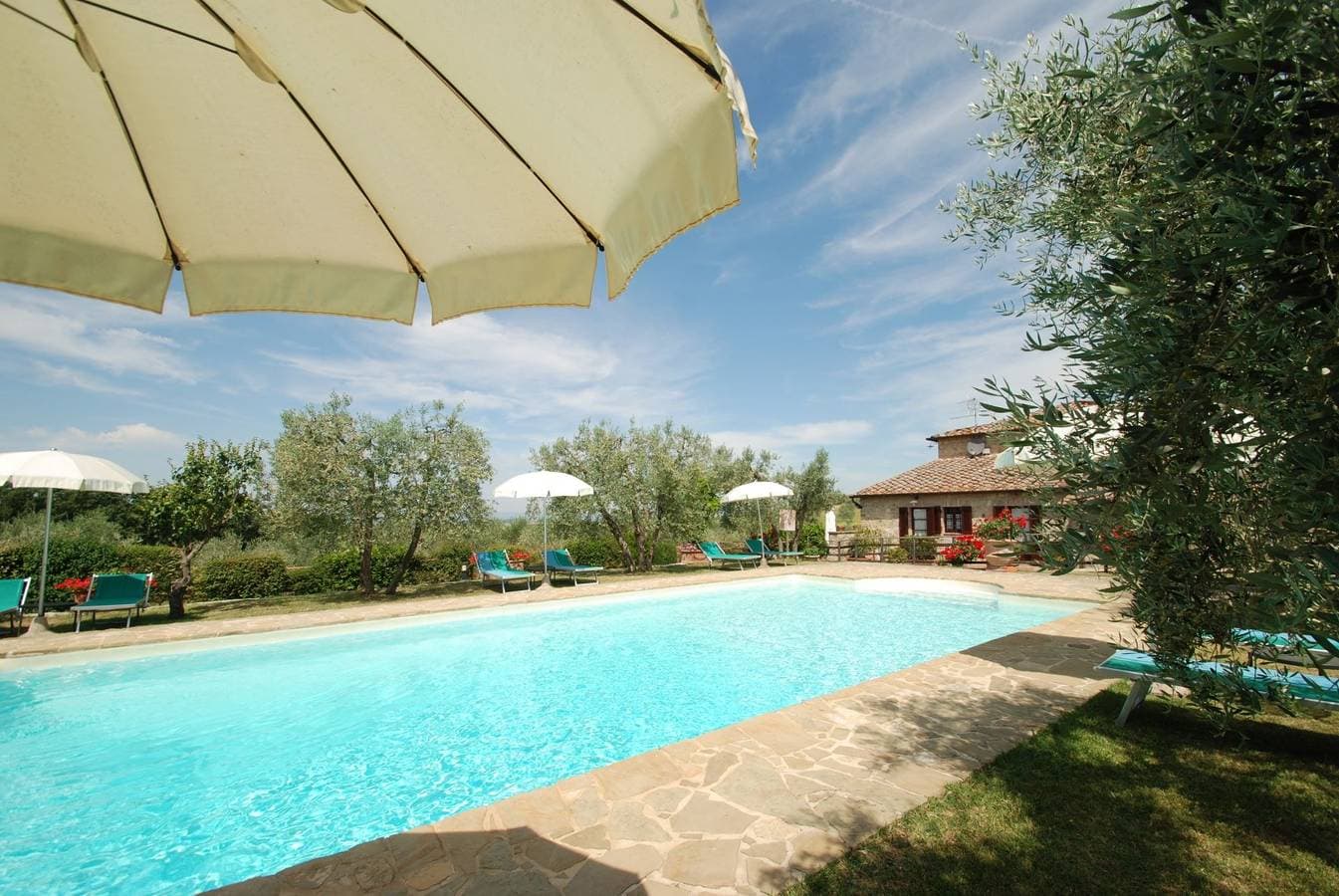 Foto 7 von 25: Villa für 4 Personen mit Pool