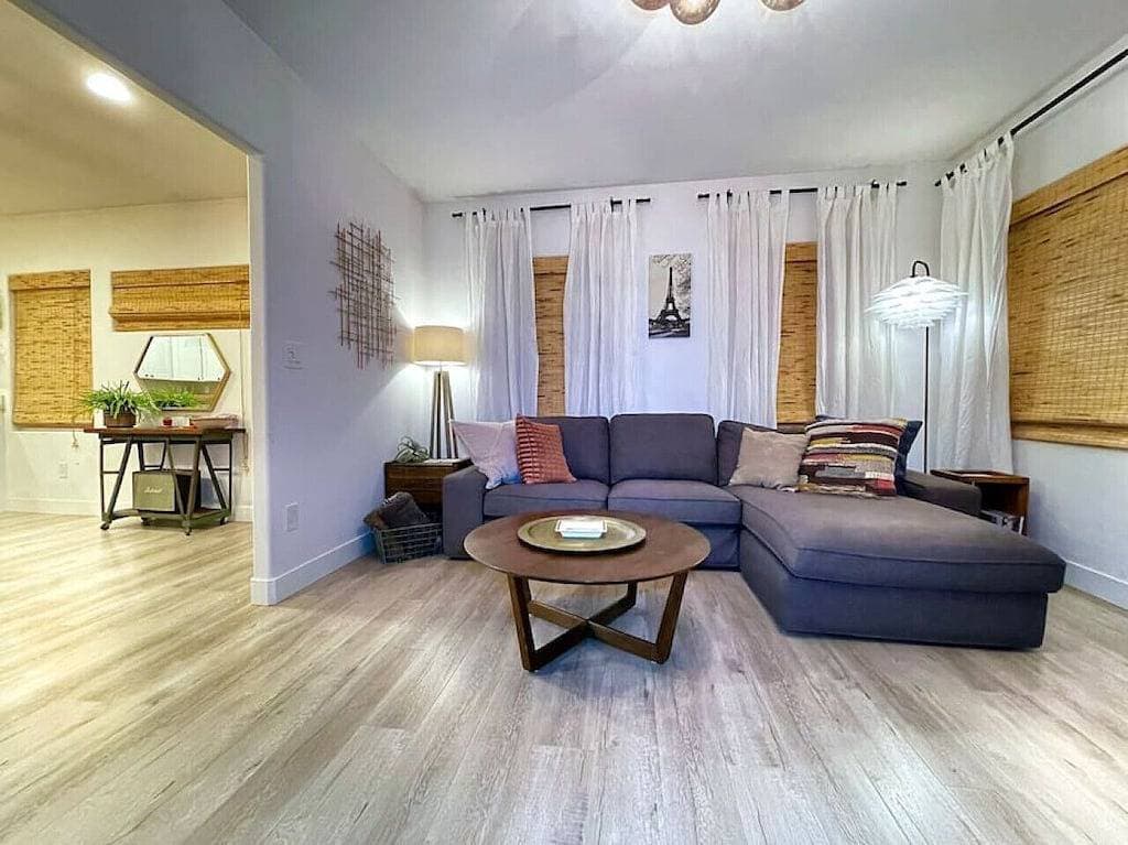 Foto 11 von 30: Remodeled 2Br · Fenced Yard · Midtown · Driveway Parking