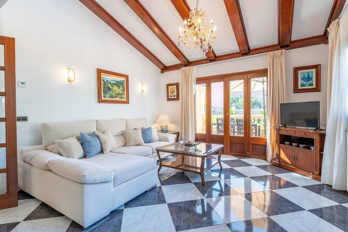 Foto 5 von 30: Klimatisiertes Landhaus mit WLAN, Pool, Garten, Terrasse und Balkon