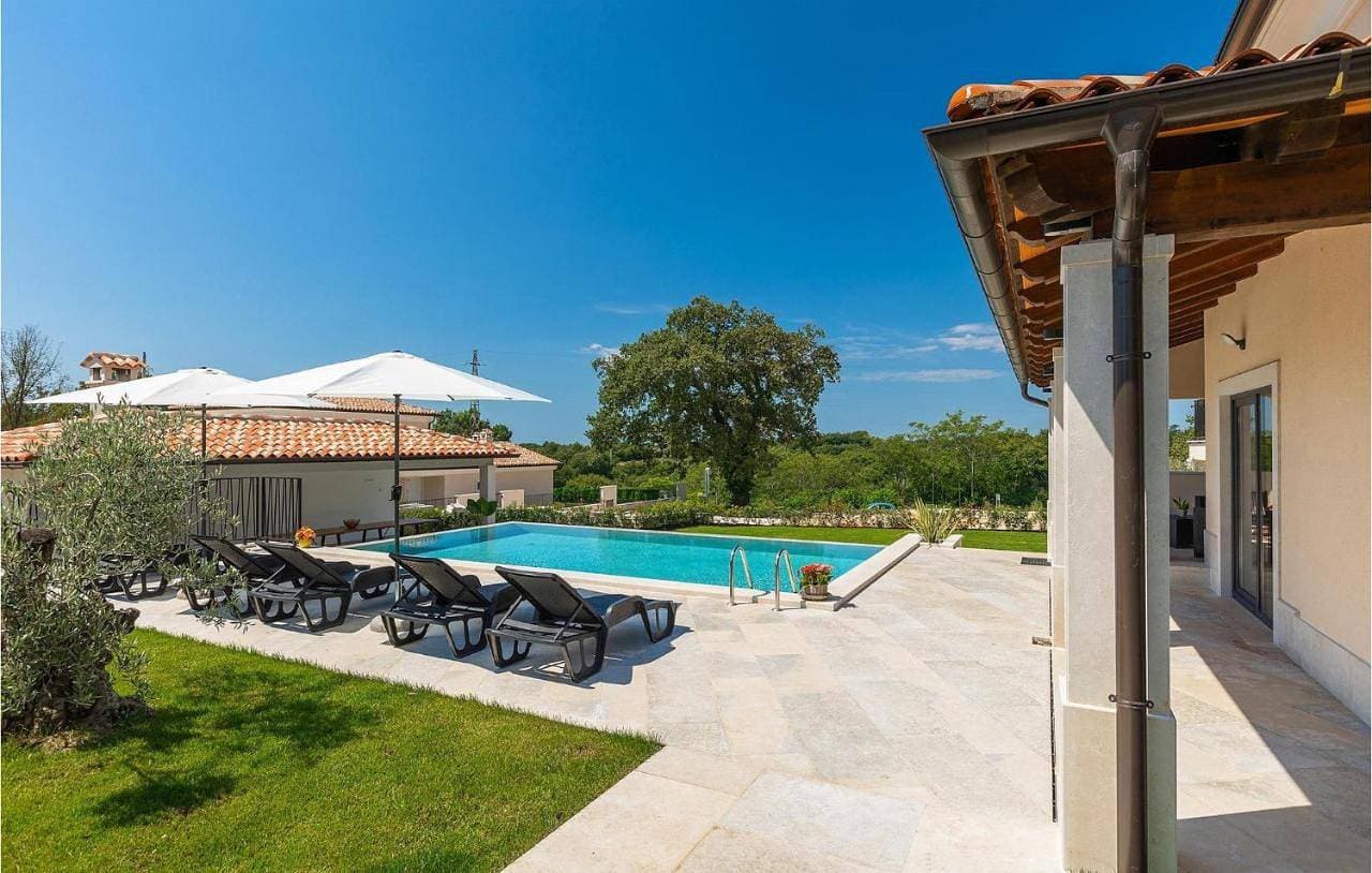 Foto 4 von 40: Seven-Bedroom Holiday Home