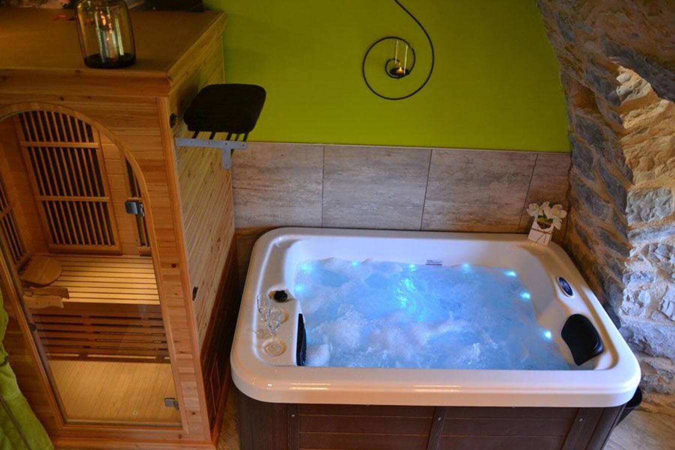 Foto 6 von 21: Loft Cocoon: Bergblick & privater Whirlpool in Mostuéjouls