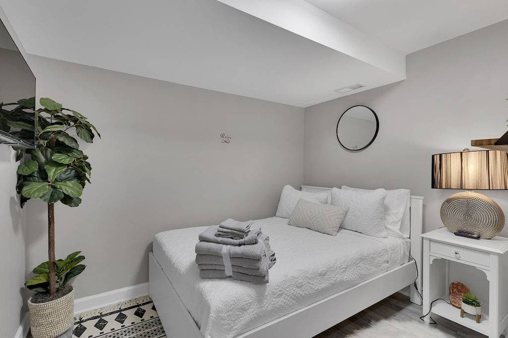 Foto 8 von 25: Cozy Modern Beautiful Studio+Parking. Walk to Dc Metro. Perfect for Long Stays!