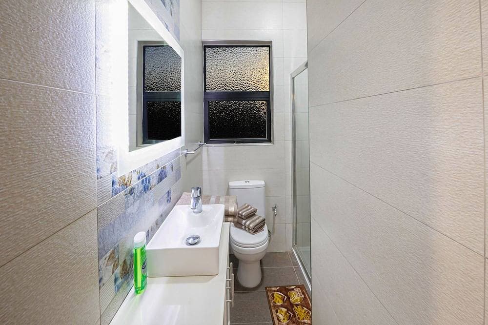 Foto 4 von 23: Brilliant Beachfront Apartment with Super Sunset views in Xlendi Bay, Gozo Malta