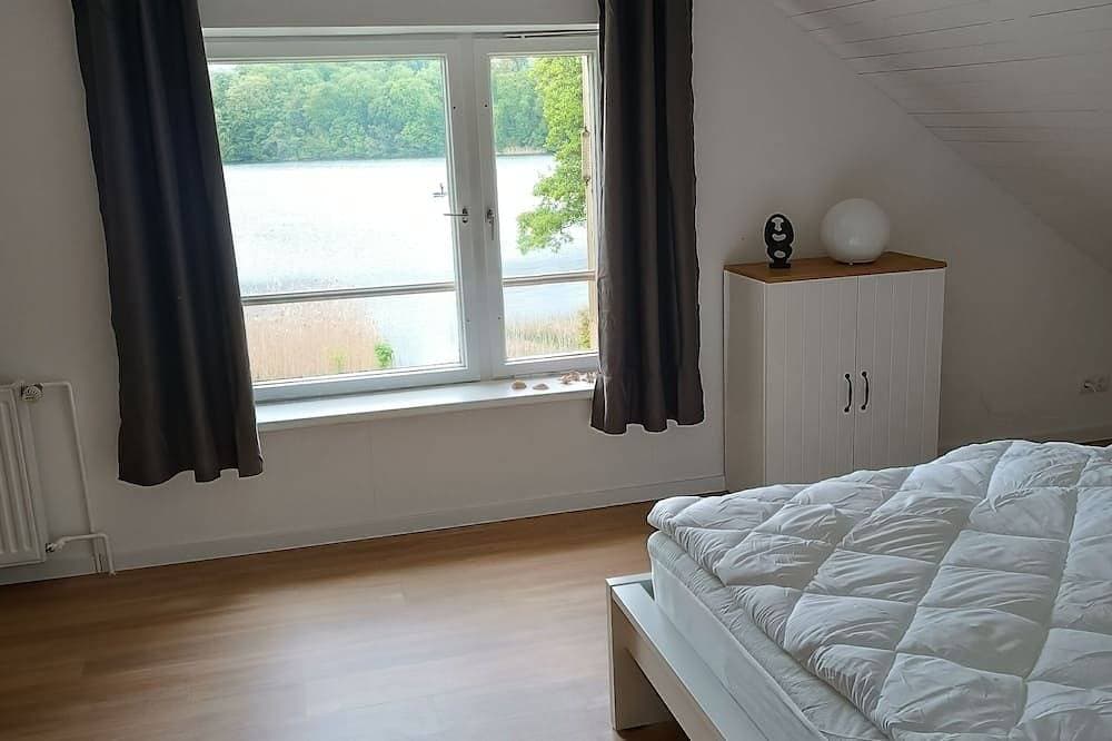 Foto 4 von 30: Ferienhaus mit Seezugang, Steg, Ruderboot, Fasssauna und Wallbox