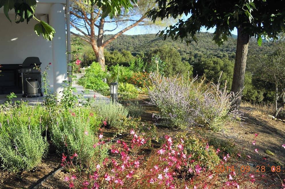 Foto 11 von 29: Neue Villa mit beheiztem Privatpool u. Panoramablick auf Meer u. Berge