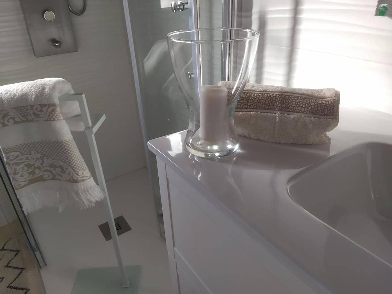 Foto 7 von 19: Family Room with Bathroom
