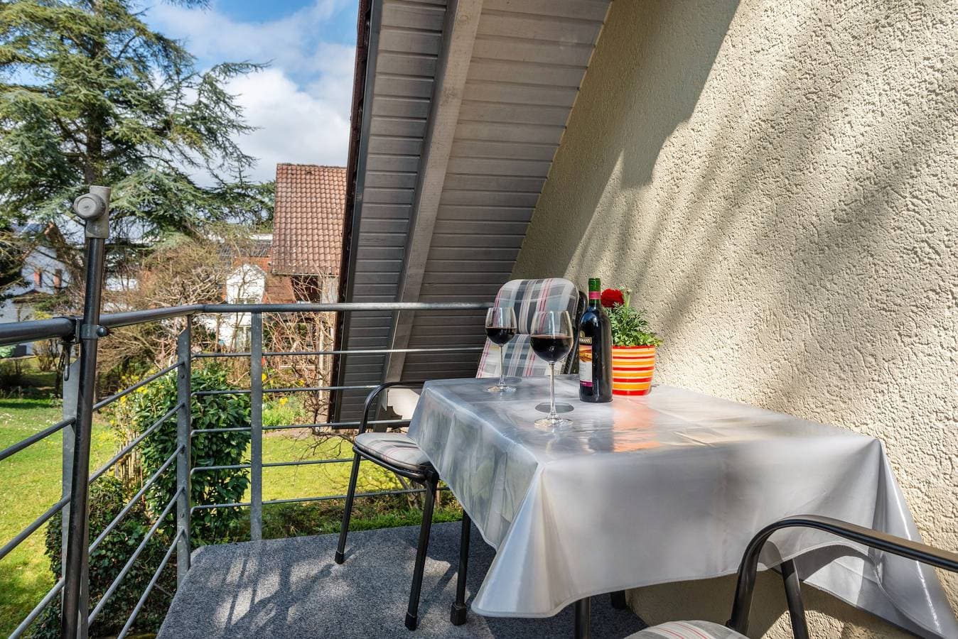 Foto 3 von 23: Haus Annette - Ferienwohnung 'Nr 2' mit Balkon und Wi-Fi