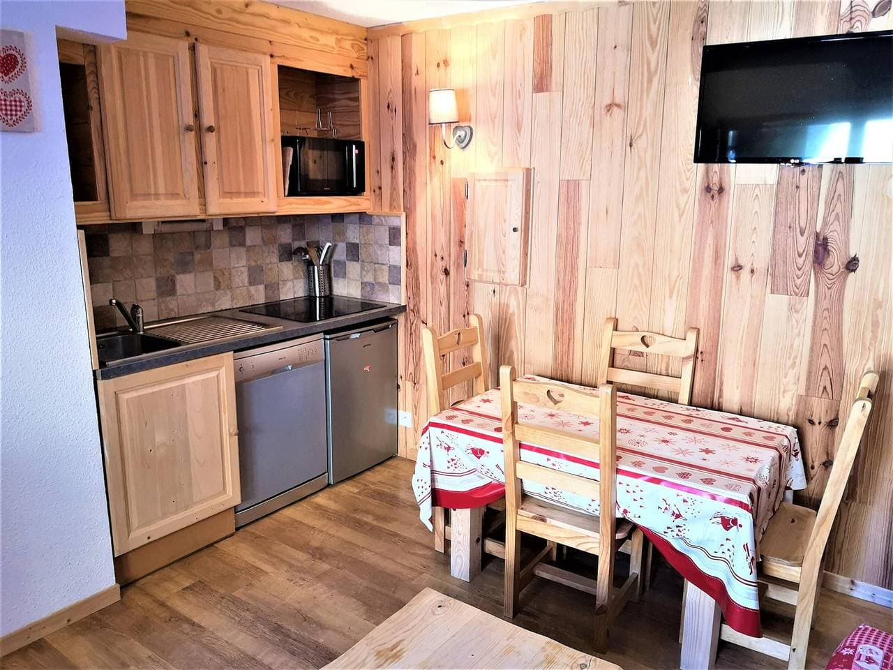 Foto 5 von 13: Residenz Les Chalets d'Aurouze, La Joue du Loup, Dévoluy - Gemütliches Duplex für 4 Personen