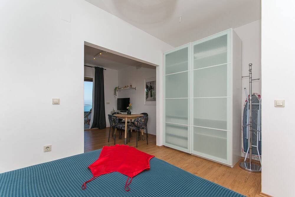 Foto 6 von 30: Dreamhouse Soline Sea View, Pool and Jacuzzi Green Studio Apartment