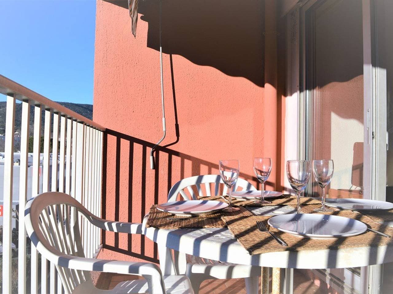 Studio mit Schlafbereich, Balkon, Parkplatz, 3. Stock, am Strand - Le Lavandou 1