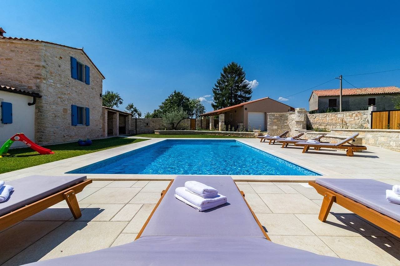 Foto 8 von 58: Herrliche und geräumige Villa mit Privatpool und großem Hof und Garten
