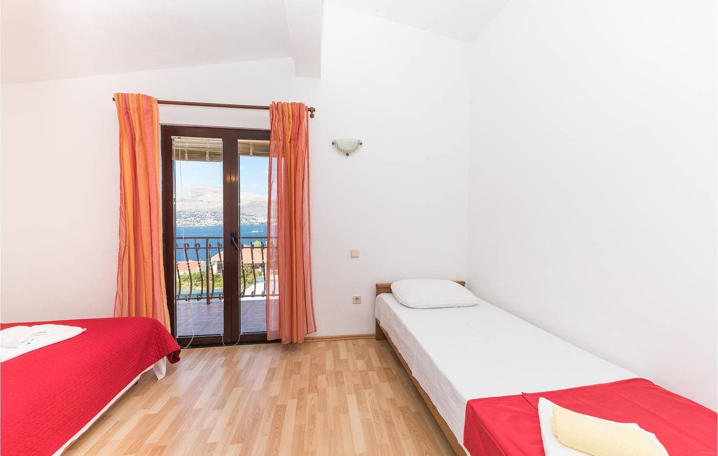 Foto 11 von 20: Gemütliche Ferienwohnung mit Terrasse, Küche und WLAN in der Nähe des Strandes Stari Porat