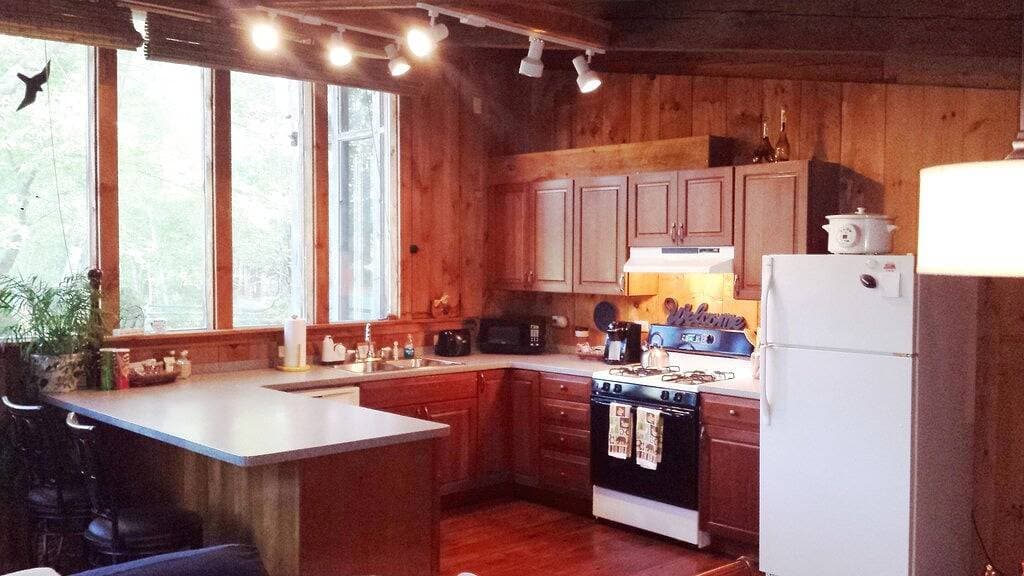 Foto 10 von 44: ** Wind-A-Brook Lodge ** Rustikal, Country Contemporary und gut ausgestattet!