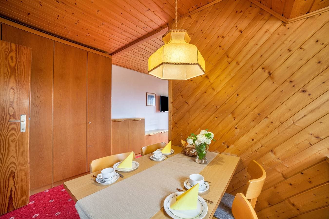Foto 12 von 21: Ferienwohnung 'Sankt Corbinian 4' mit Bergblick, Balkon, Gemeinschaftsgarten & WLAN