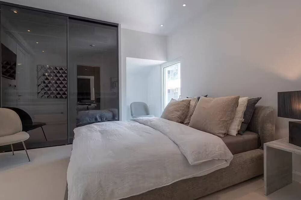 Foto 13 von 30: 1,000 m² Penthouse Retreat in Rafailovići, Budva